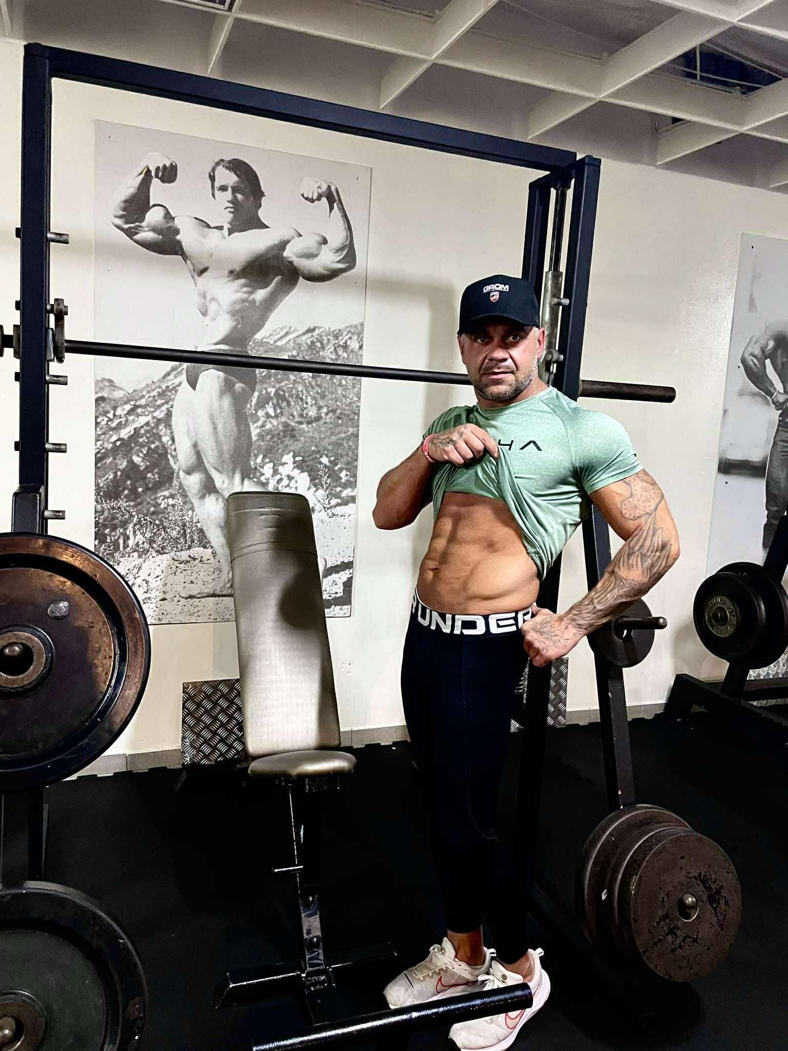 Paweł Peterek podczas pracy treningowej z klientem